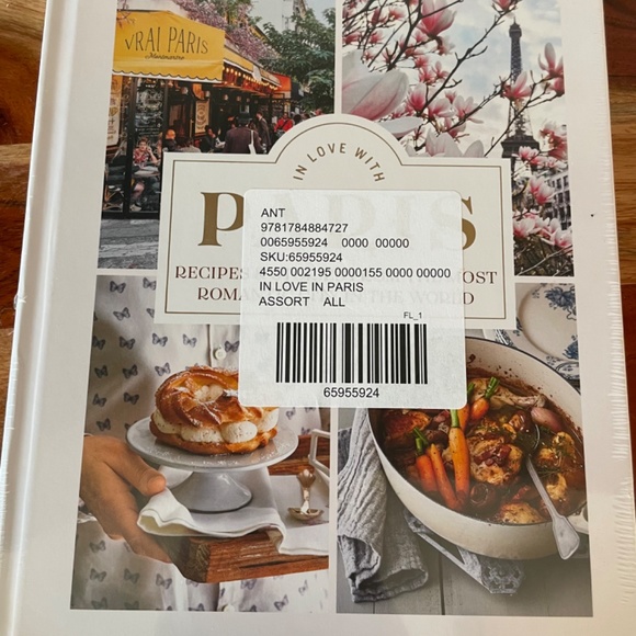 NWT In Love with Paris book - Picture 4 of 6